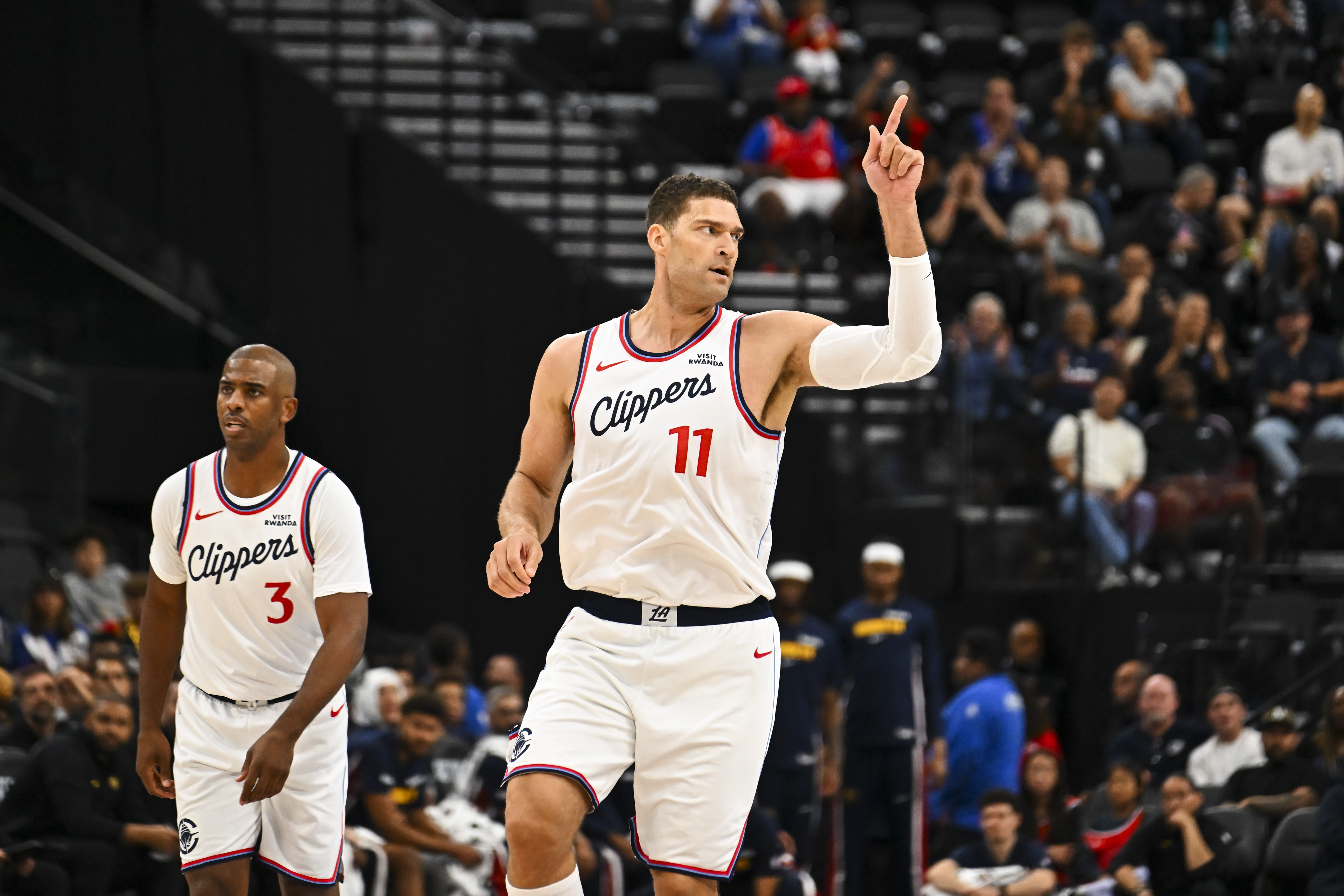 老炮真香！保羅上半場串聯(lián)替補9分鐘9助 全場正負值+24！